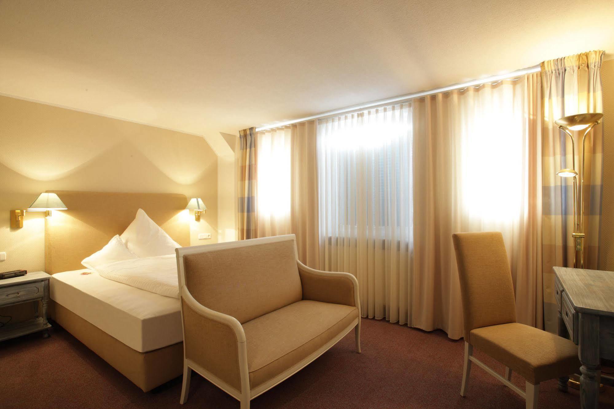 Hotel Goedecke Sarstedt Esterno foto